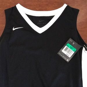 NWT Girls Nike XL Basketball Top